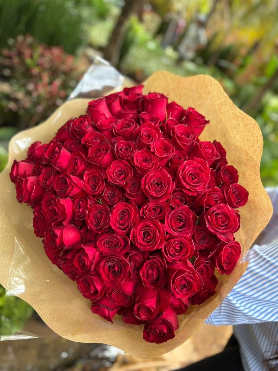 Buquê grande de rosas vermelhas